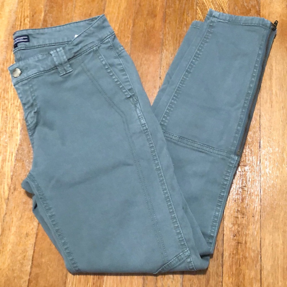 TOMMY HILFIGER JEANS SIZE 4